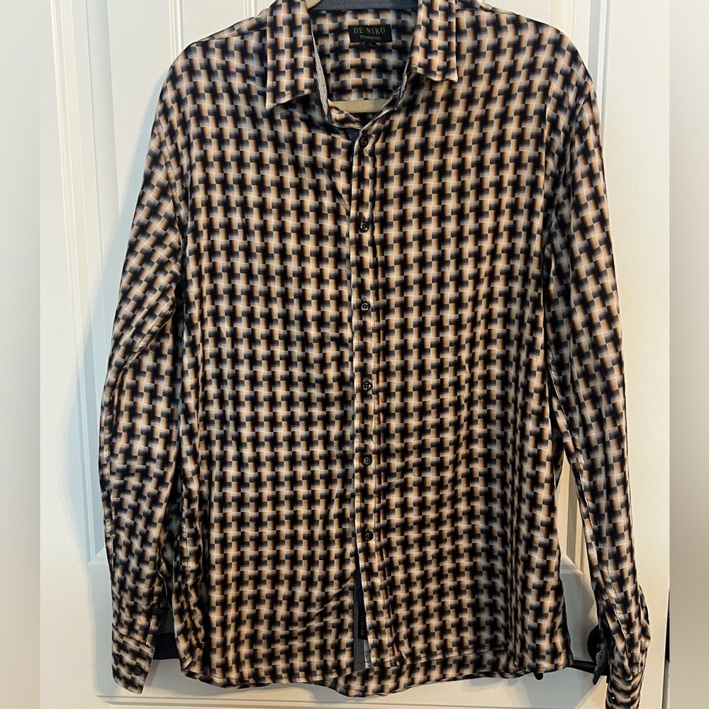 #7026. De-Niko Men's Geometric Button Long Sleeve Shirt w/Contrast Cuff. Size L